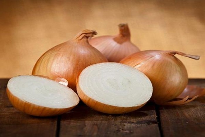 Onions-cut-in-half-16d3ade